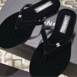 CHANEL Black Flip-Flop Sandals